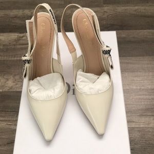 off white J’Adior pump in patent calfskin